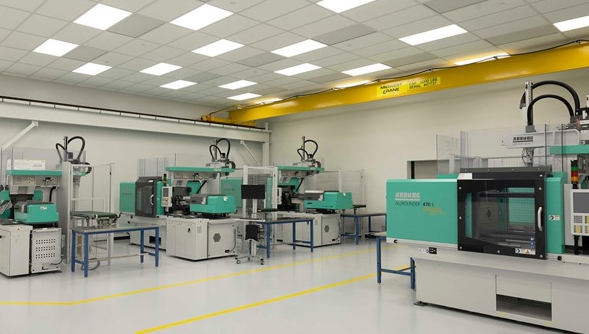 https://www.spectrumplastics.com/media/wpohnqhf/cleanroom-injection-molding.jpg?anchor=center&height=680&mode=crop&rnd=133470308282900000&width=1200